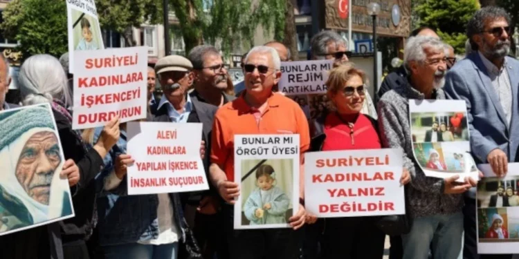 تركيا.. وقفة في مرسين تطالب بحماية العلويين في سوريا