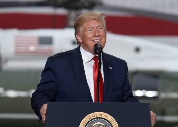 ترامب يطالب بعبور السفن الأمريكية مجانًا من قناة السويس!