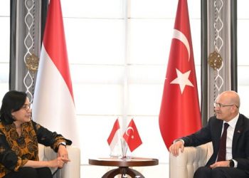 وزير المالية التركي يبحث مع نظيرته الإندونيسية تعزيز التعاون الاقتصادي