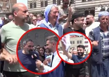 احتفالات في ديار بكر عقب إعلان حل العمال الكردستاني