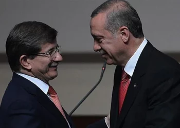 داود أوغلو يثير الجدل: حزب العدالة والتنمية خسر بغيابي عنه