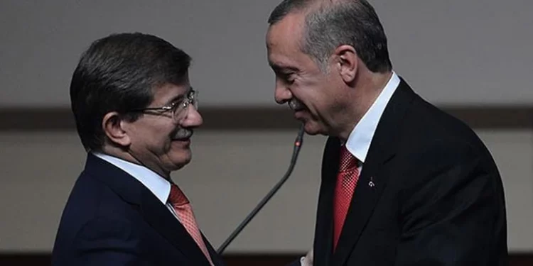 داود أوغلو يثير الجدل: حزب العدالة والتنمية خسر بغيابي عنه