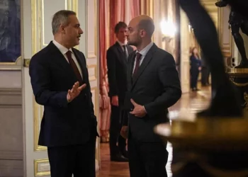 وزير الخارجية التركي يهاتف نظيره الفرنسي