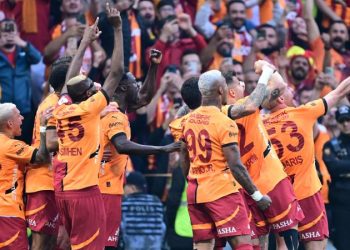 جالطة سراي يتوج بلقب الدوري التركي الممتاز