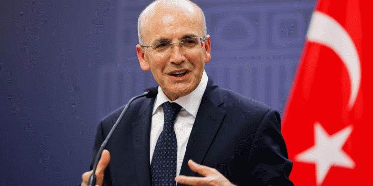 شيمشيك يبحث عن مستثمرين في لندن