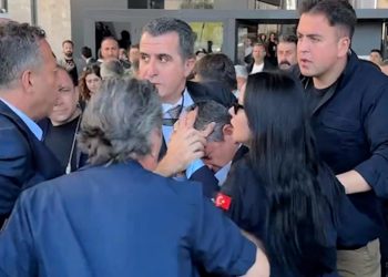 تركيا.. زعيم المعارضة يتعرض للصفع!