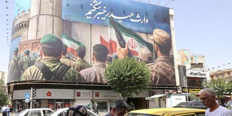 إيران تقيم جنازات لكبار القادة والعلماء الذين قتلوا في الحرب مع إسرائيل