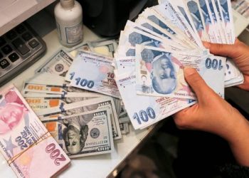 انخفاض قيمة الليرة التركية مع العيد