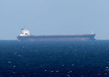 ناقلات النفط العملاقة تعود أدراجها في مضيق هرمز