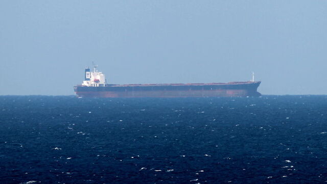 ناقلات النفط العملاقة تعود أدراجها في مضيق هرمز