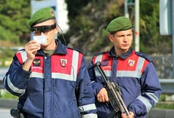 معاقبة 4 جنود في الجاندرما التركية لتعذيبهم لاجئين سوريين