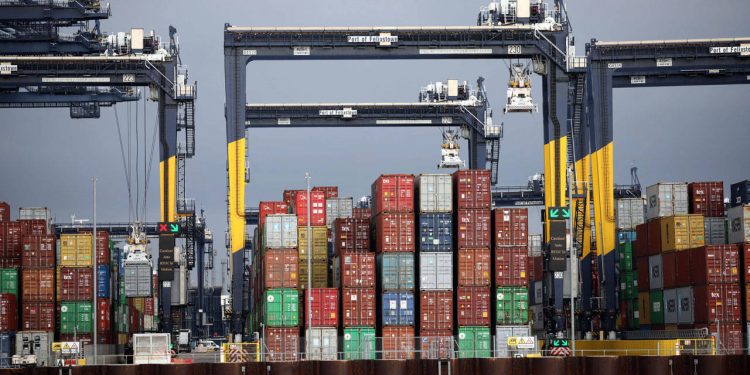 تركيا.. العجز التجاري يسجل 6.5 مليار دولار في مايو