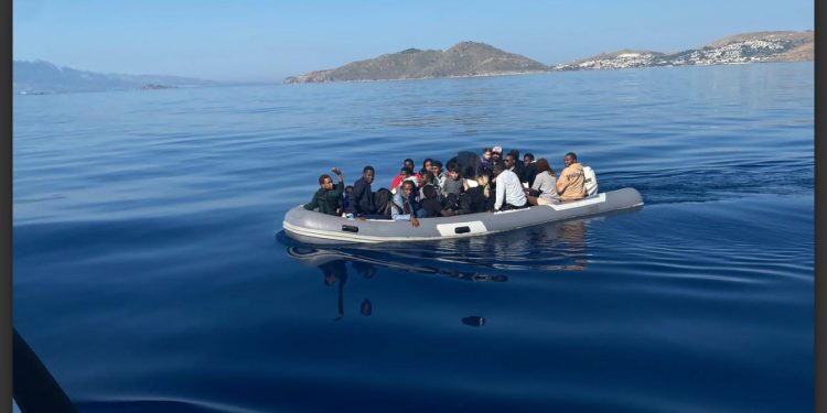 تركيا تعتقل 400 مهاجرًا غير نظامي