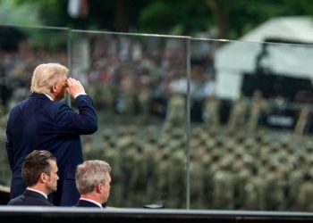 هل يُقحم ترامب الولايات المتحدة في حرب مع إيران؟