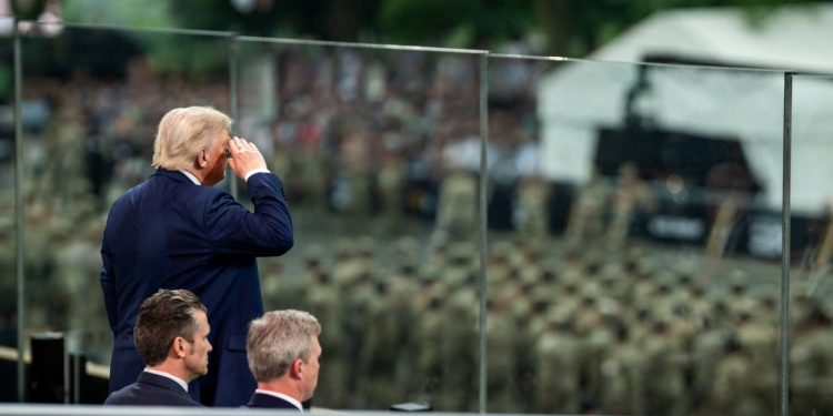 هل يُقحم ترامب الولايات المتحدة في حرب مع إيران؟