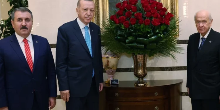 تركيا.. زعيم حزب: الكردستاني لم يلق السلاح رغم مرور 5 أشهر!