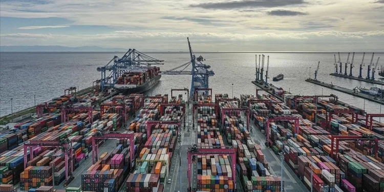 تركيا.. نمو طفيف في حركة التجارة الخارجية