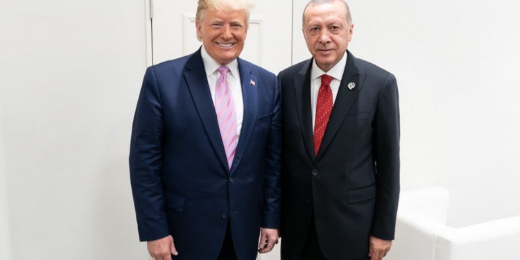 لماذا تجنبت تركيا إدانة الهجمات الأمريكية على إيران؟