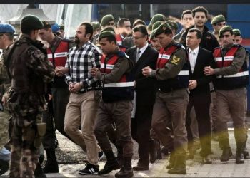 تركيا تعتقل 158 عسكريا للاشتباه في صلتهم بحركة الخدمة