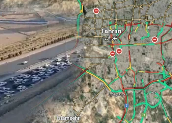 طرق طهران مشلولة.. السكان يتدفقون لمغادرة المدينة