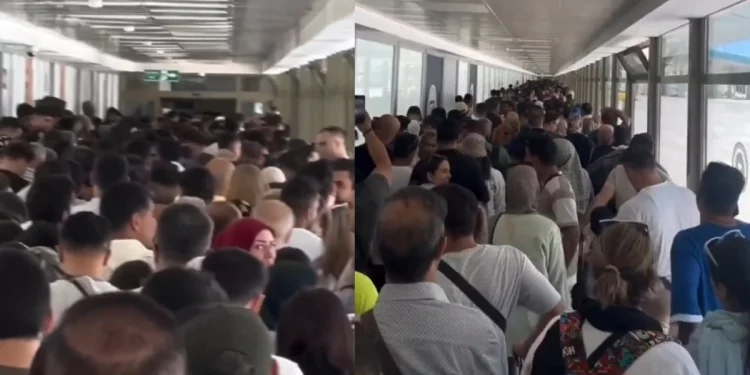 آلاف الإيرانيين الفارين من هجمات إسرائيل يتجمعون على حدود تركيا