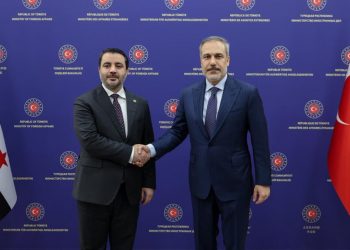 فيدان يتحدث هاتفياً مع نظيره السوري