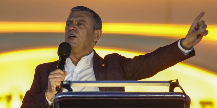 تركيا.. زعيم المعارضة: حرائق الغابات تجسد “أزمة غياب دولة”