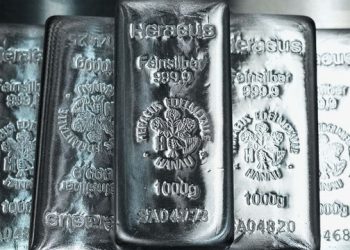 توقعات متضاربة لسعر الفضة بنهاية 2025 بعد تحقيقها رقمًا قياسيًا