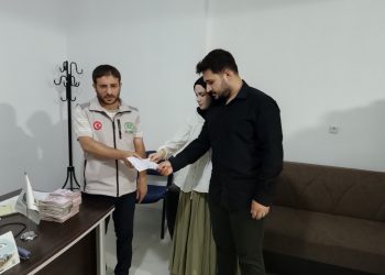 عروس تركية تتبرع بحلي زفافهما لغزة!