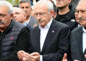 وفاة توأم زعيم المعارضة التركية السابق كمال كليجدار أوغلو