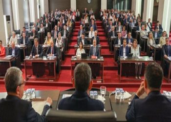 تركيا: الشعب الجمهوري يبحث الدفع صوب “انتخابات تكميلية”