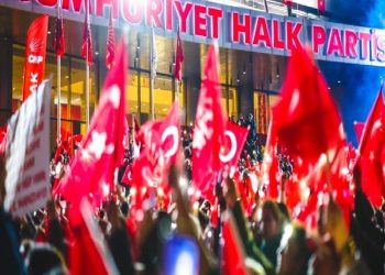 الشعب الجمهوري يستنكر الحملة الأمنية على بلدية إزمير