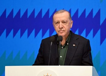 أردوغان يشكل لجنة مشتركة مع الحزب الكردي في البرلمان