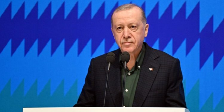 أردوغان يشكل لجنة مشتركة مع الحزب الكردي في البرلمان