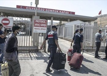 كم عدد السوريين العائدين من تركيا؟