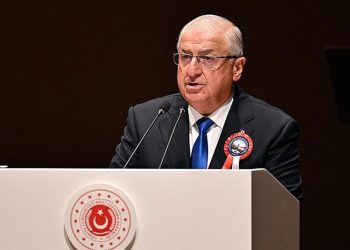 وزير الدفاع التركي: “يجب أن تتوقف الأنشطة الإرهابية فوراً”