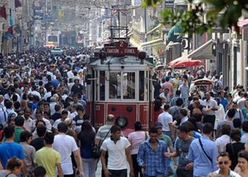 استطلاع: 82% من الشعب التركي يعاني من ضائقة معيشية