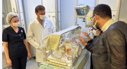 طفل ‘الأعضاء الخارجية’ التركي يهزم الصعاب.. بإرادة الوالدين وعبقرية الأطباء