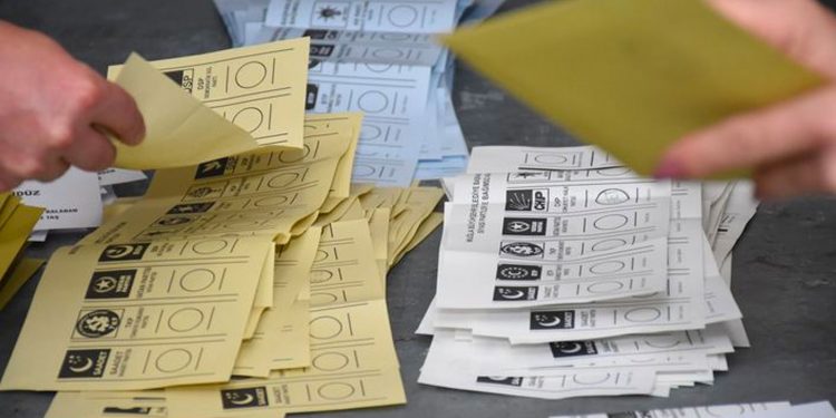 استطلاع: 7 من كل 10 أتراك يطالبون بانتخابات مبكرة