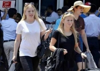 الروس في تركيا يتراجع عددهم إلى النصف!