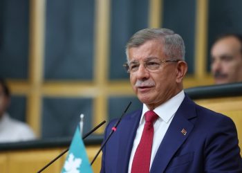 داود أوغلو يدعو لعقد الجمعية العامة للأمم المتحدة في جنيف