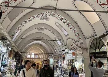 تركيا.. مصادرة ألماس وأحجار كريمة بالسوق المغطى