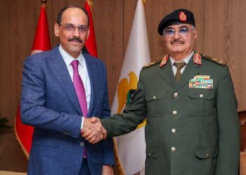 رئيس الاستخبارات التركية يلتقي حفتر بعد سنوات من انتقاده