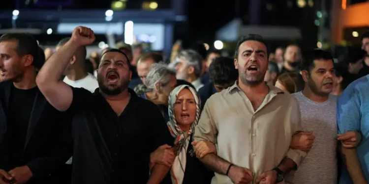 اشتباكات في إسطنبول بين الشرطة وأنصار الشعب الجمهوري