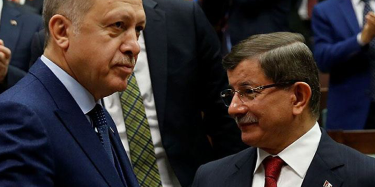 داوود أوغلو ينصح أردوغان: “لا اتفاقيات تجارية مع أمريكا دون وقف إطلاق النار في غزة!”