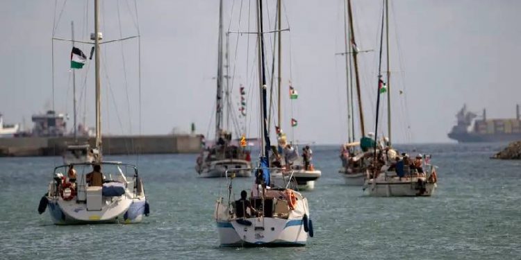 البحرية التركية تسارع لدعم أسطول الصمود المتجه إلى غزة