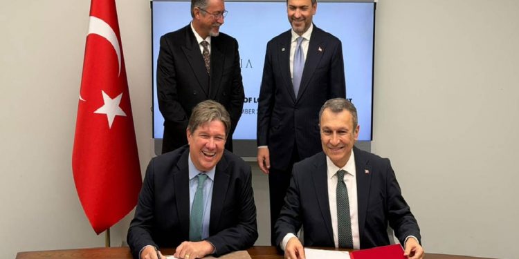 تركيا والولايات المتحدة توقعان اتفاقية غاز طبيعي لعشرين عامًا