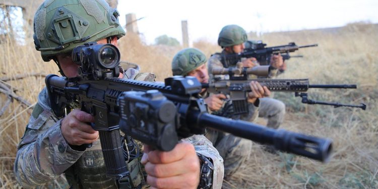 جهاز الاستخبارات التركي يجلب من سوريا 8 “إرهابيين”!