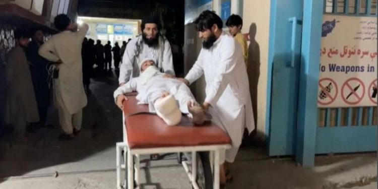 زلزال أفغانستان يقتل أكثر من 600 شخص