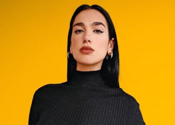 لأجل فلسطين… المغنية البريطانية دوا ليبا تطرد مدير أعمالها